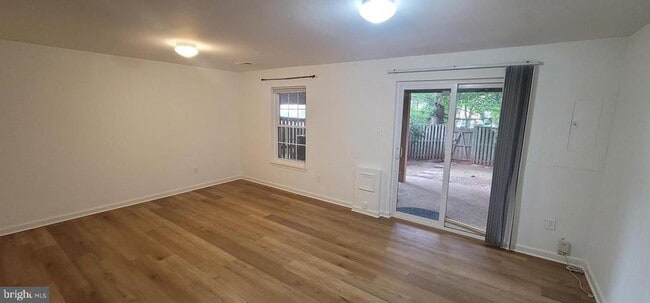 Building Photo - 46858 Lawnes Creek Terrace