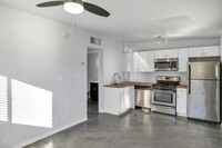 Building Photo - Beautiful 1Bed/1Bath with Private Patio, W...