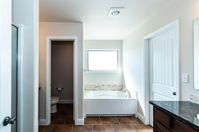 Building Photo - Beautiful open 4/2/2 in Frenship School Di...