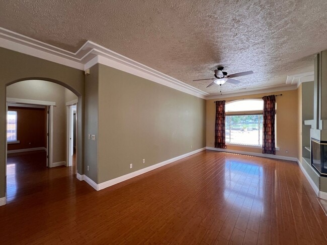 Building Photo - 3-bedroom home in Desert Lakes Golf Community