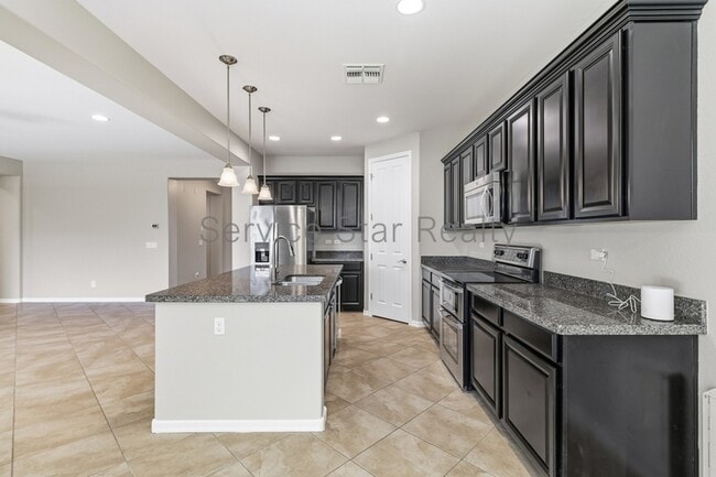 Building Photo - 14479 W Desert Flower Dr