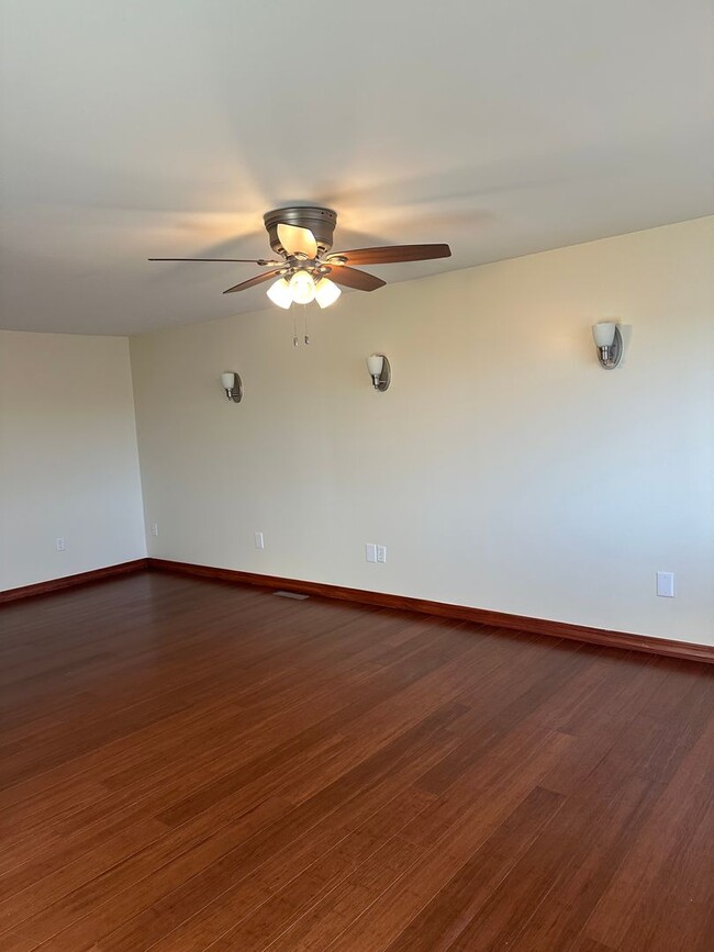 Building Photo - 3 Bedroom 1 Bathroom Home for Rent East Si...