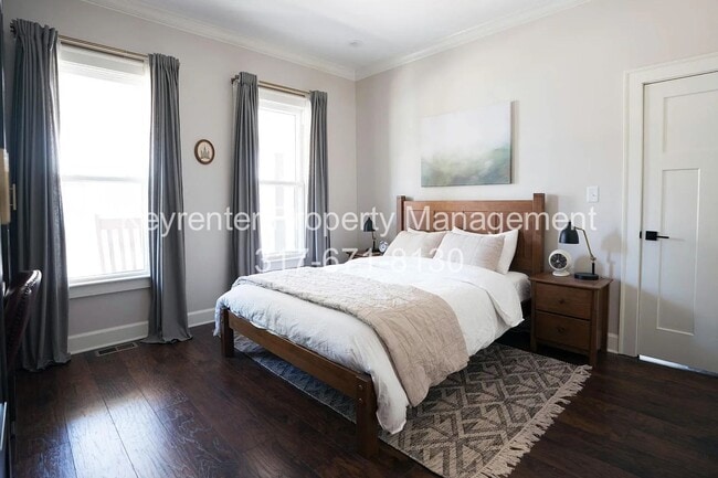 Building Photo - Modern Bungalow walking distance to Fountain Square!