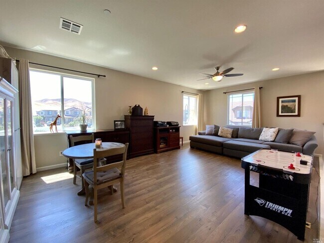 Building Photo - Living in Luxury in a Peaceful Setting