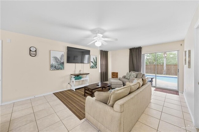 Building Photo - 14 W Bahama St