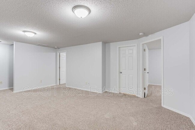 Building Photo - 1046 E Karla Ct