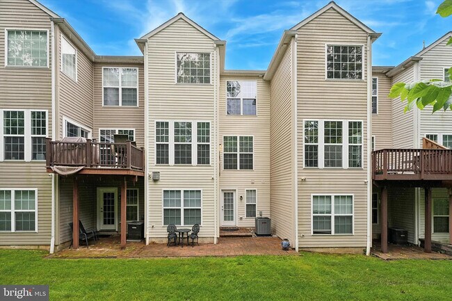 Building Photo - 204 Hudson Dr