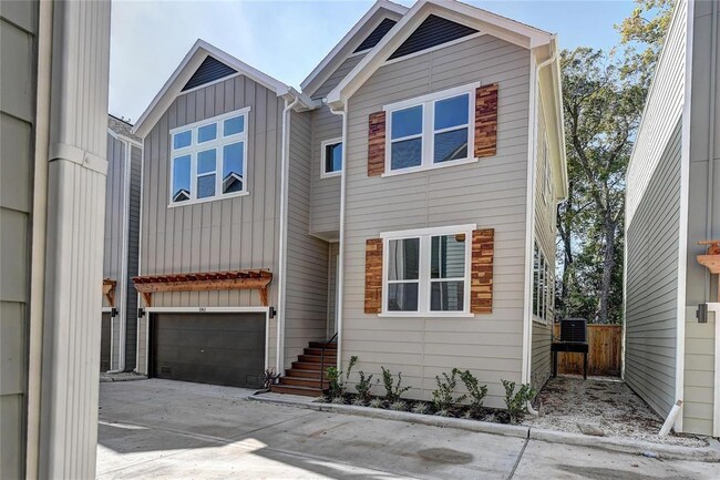 Building Photo - 3362 Pinemont Dr