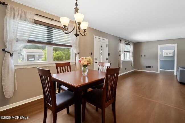 Building Photo - 6 Redwood Rd