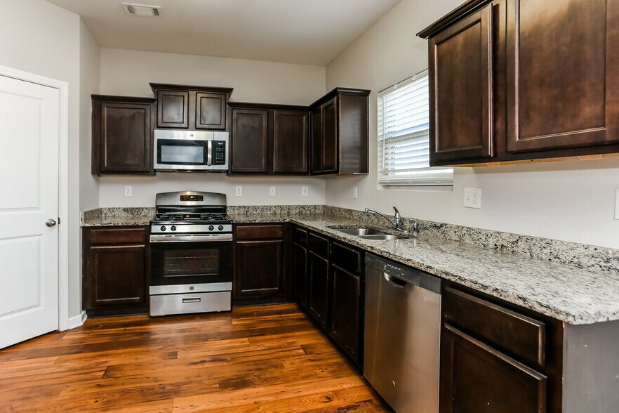 Building Photo - 4059 Clay Ct SE