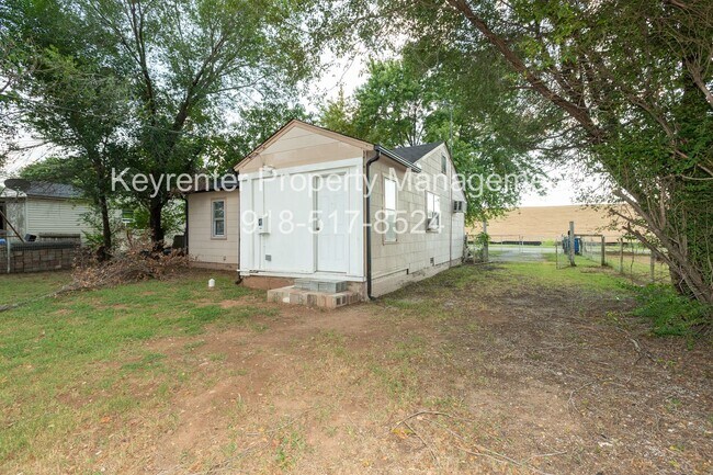 Building Photo - Cozy Sand Springs Bungalow!