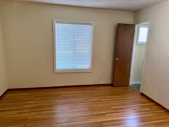 Building Photo - Single Story 4 Bedroom Ranch Style Home in Anaheim!