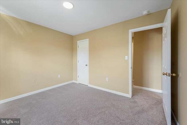 Building Photo - 400 Emily Ln