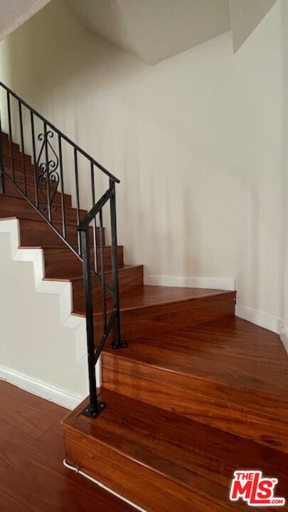 Building Photo - 4826 Rosewood Ave