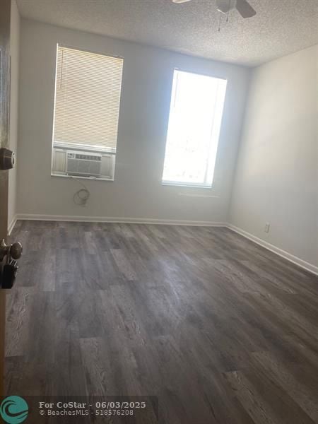 Building Photo - 2716 S Dixie Hwy