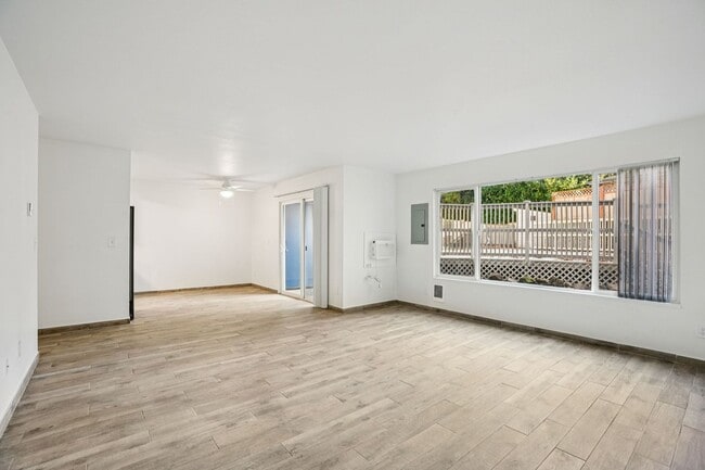 Interior Photo - Images Springcreek Apartments