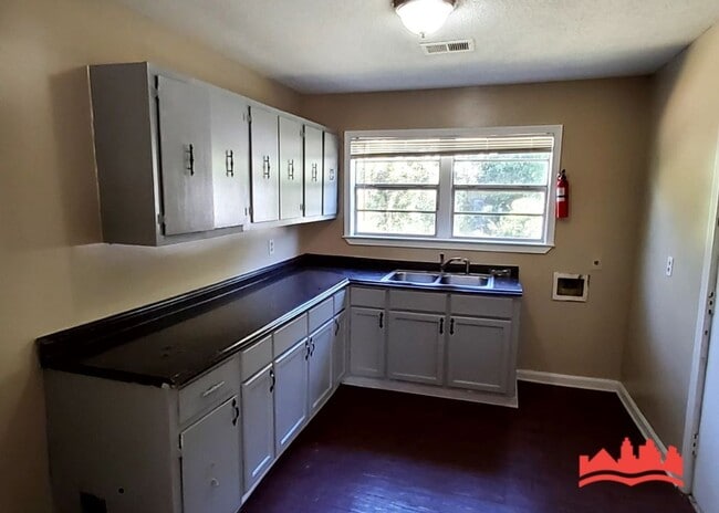 Building Photo - 426 Delta Rd