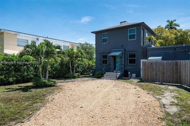 Building Photo - 6221 NW Miami Ct
