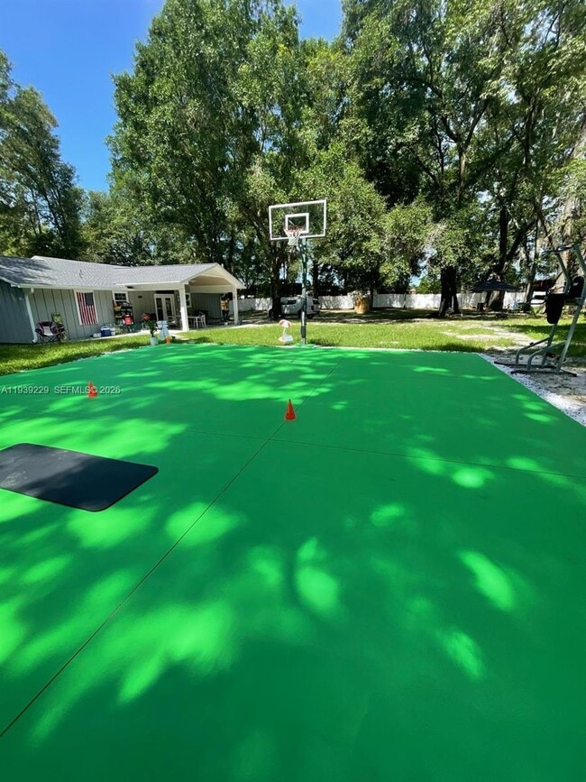 Building Photo - 399 SW Broderick Dr