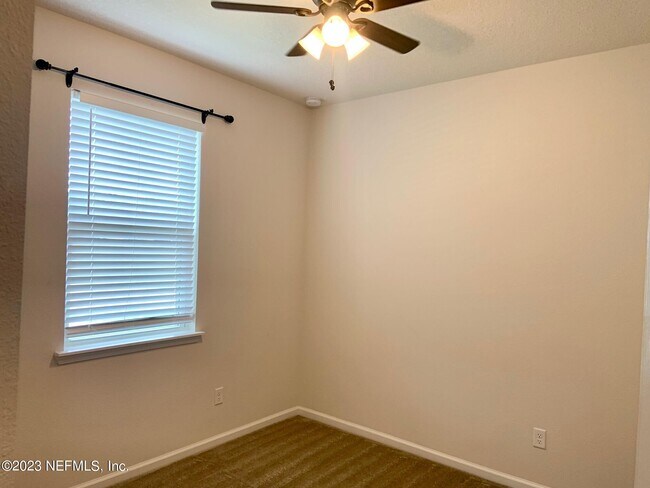 Building Photo - 816 Redtail Ln
