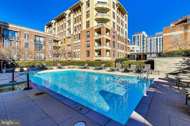 Building Photo - 717 President St