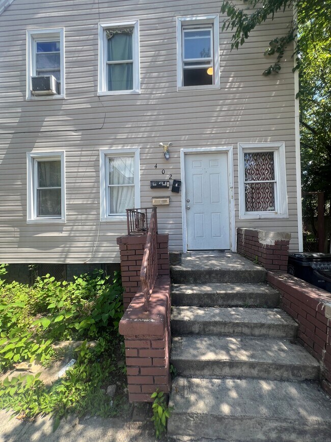 Building Photo - 402 S 8th St