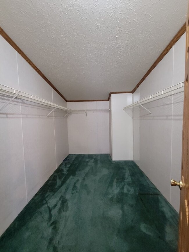 Building Photo - Large 3 bedroom in Oakwood