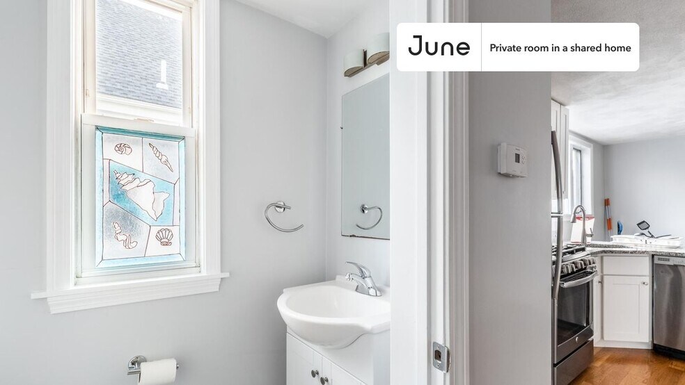 Building Photo - Room in Shared 4 bed/1.5 bath home in Somerville