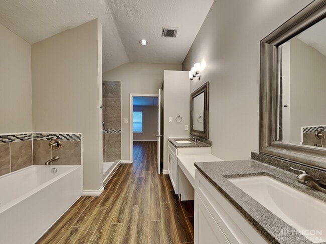Building Photo - 15614 Fox Springs Dr