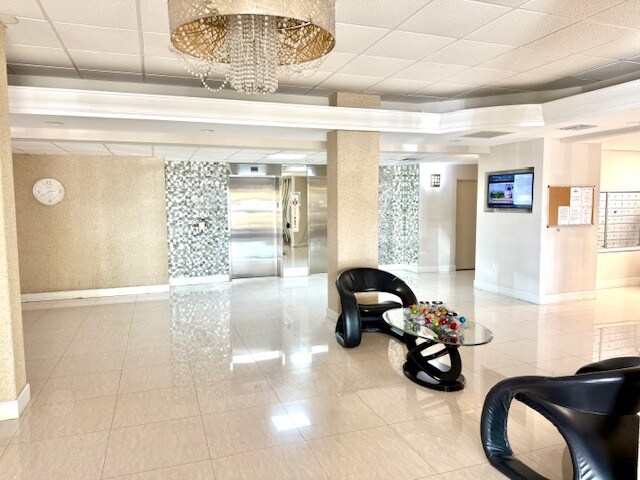 Building Photo - 1833 S Ocean Dr