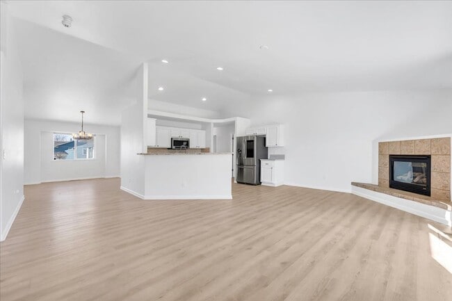 Building Photo - Cute corner lot 3 bed/ 2 bath