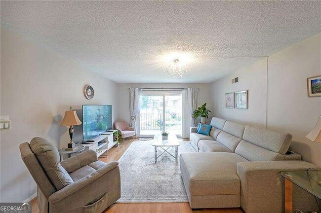 Building Photo - 6851 Roswell Rd