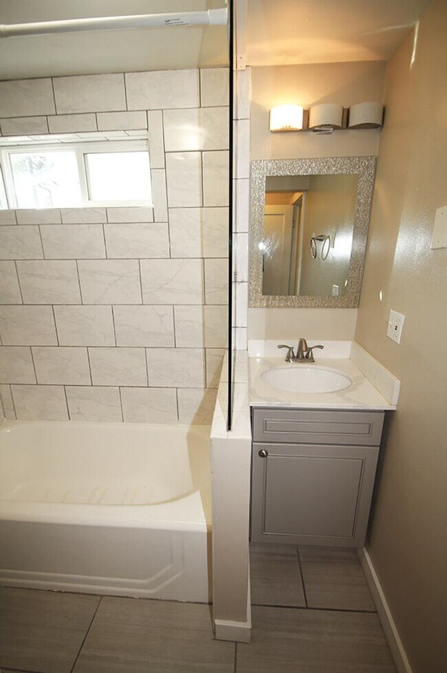 Building Photo - 7326 Triplex