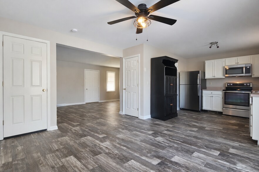 Building Photo - 27 Penny Ln