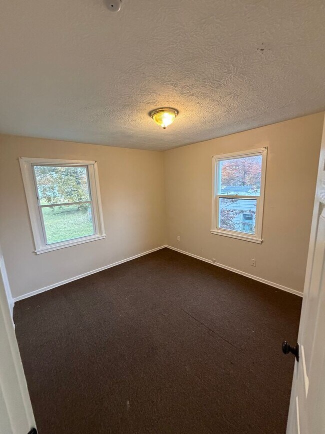 Primary Photo - 852-852 S Central Dr