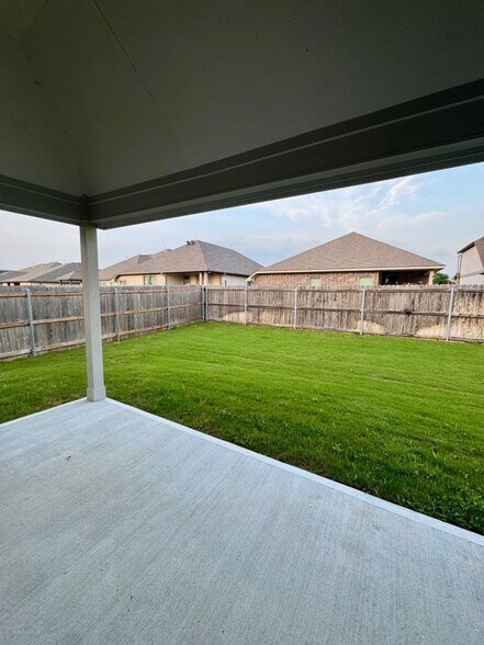 Building Photo - 6325 Fulton Dr