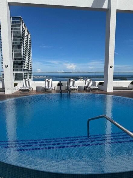 Building Photo - 500 Brickell Ave