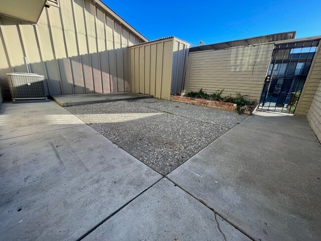 Building Photo - 2603 Carlton Ln
