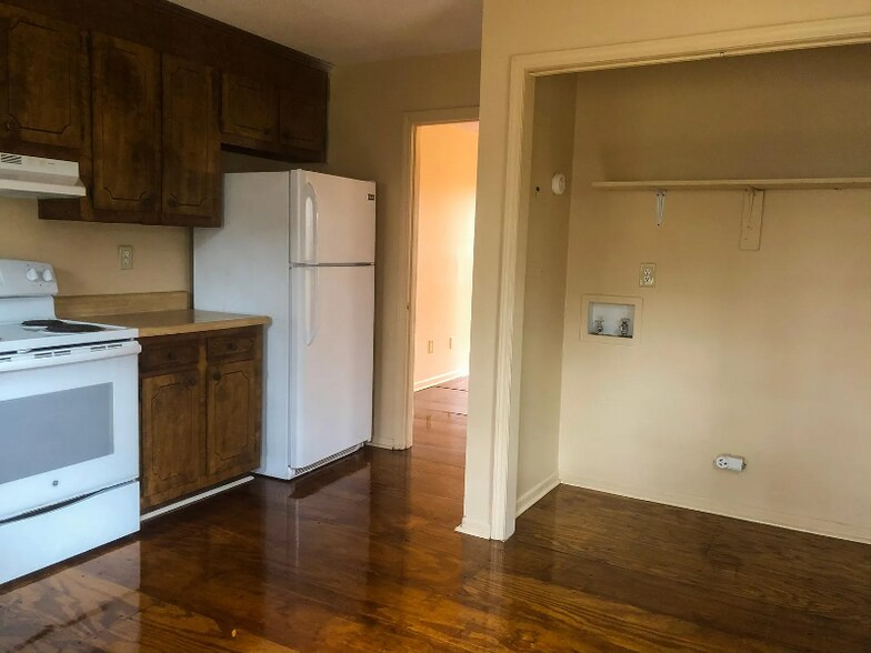 Building Photo - 4 Shore Dr