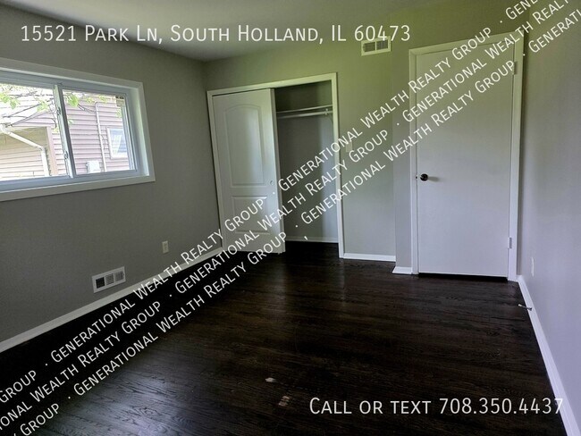 Building Photo - 15521 Park Ln