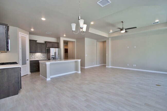 Building Photo - 729 C. Escondida