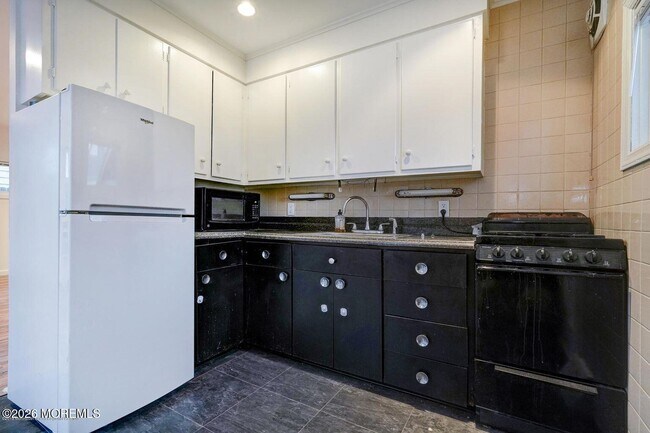 Building Photo - 59 Lakewood Rd