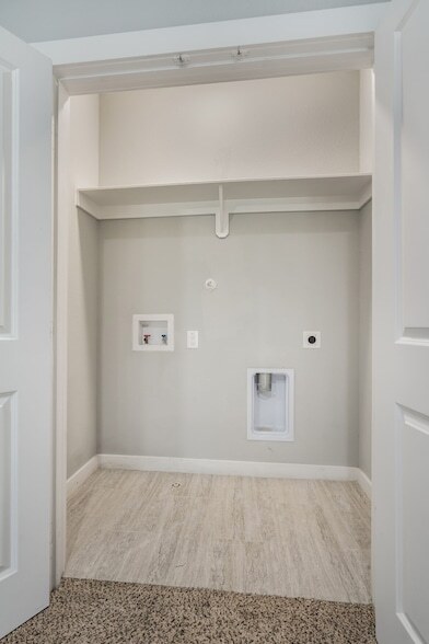 Building Photo - 5871 Rivendell Dr