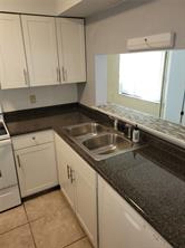 Building Photo - 2 Bedroom 2 Bath Condo in Northlake Villag...