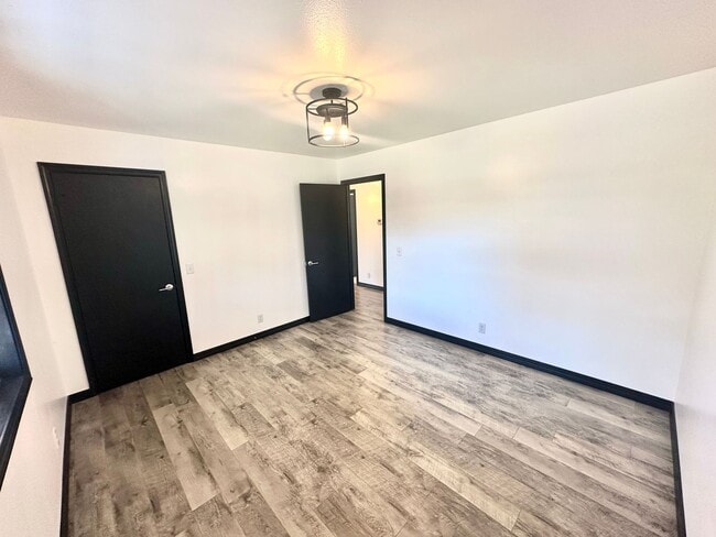 Building Photo - For lease: 3 Bed, 2 Bath Home in Northeast Joplin, MO - $1650.00/Mo| Indoor Storm Shelter/Fenced ...