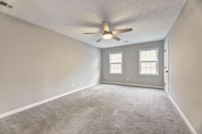 Building Photo - 4843 McPherson Dr NE