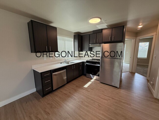 Building Photo - Newer 2-Bedroom Apartment located off Jasper rd in South Springfield