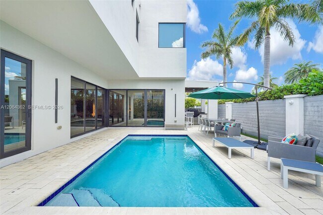 Building Photo - 7509 NW 99th Ave