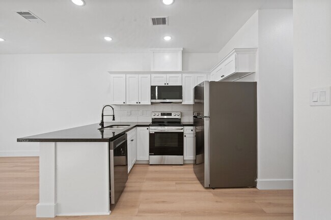 Building Photo - 8410 Sunnyhill St