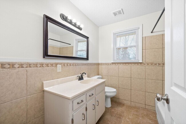 Building Photo - 2522 Timberwood Dr